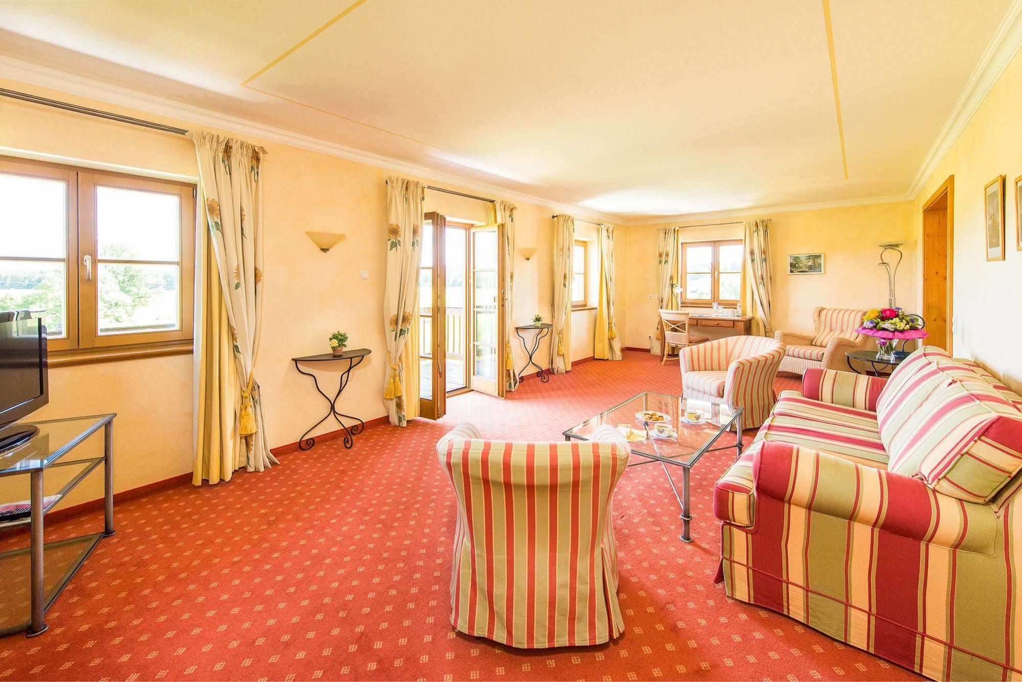 Großhartpenning Hotel Und Landgasthof Altwirt מראה חיצוני תמונה